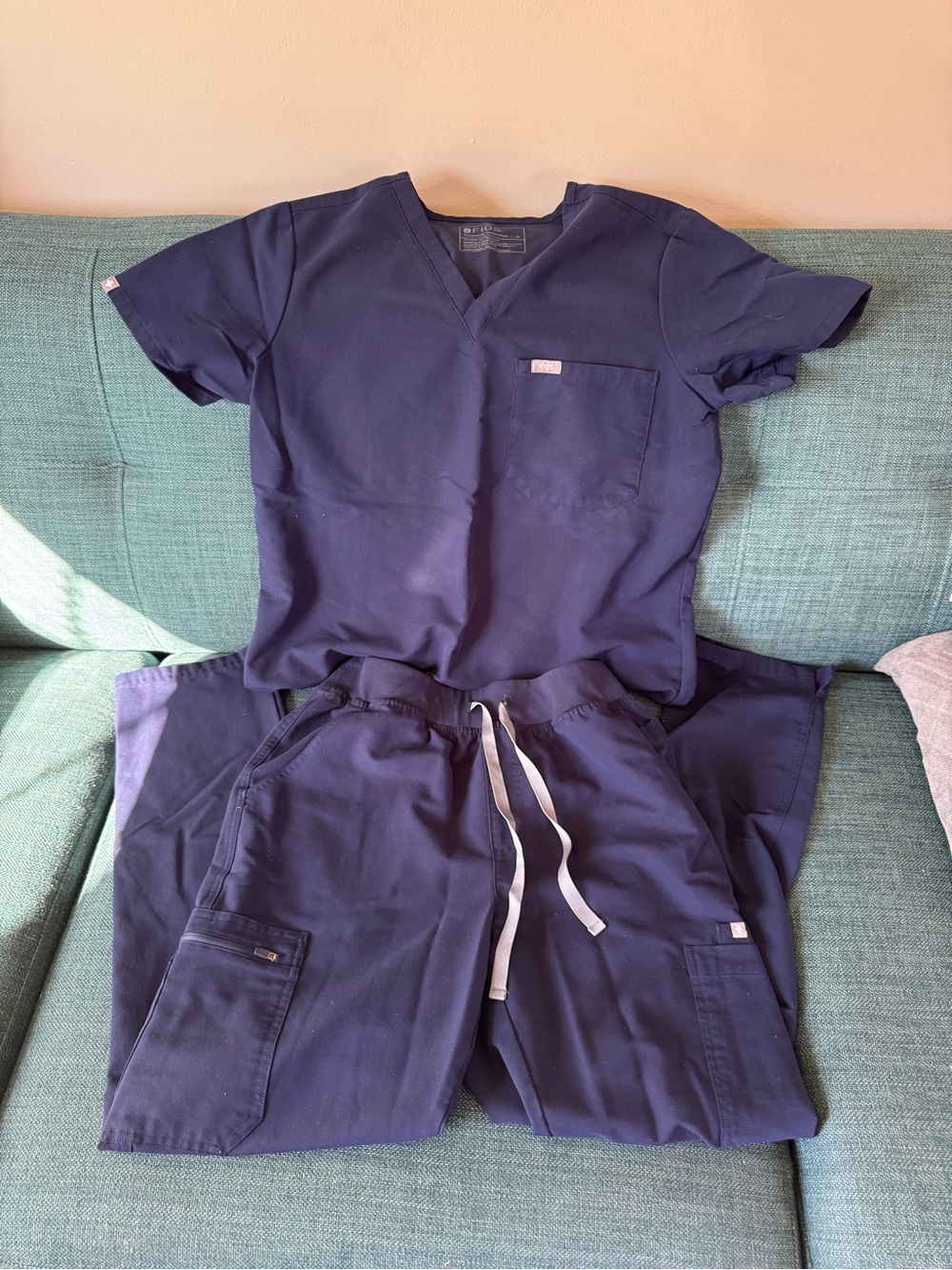 FIGS Navy Women's v neck Scrub Top & straight leg Pants Set